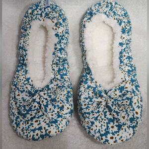 Snoozies Blue Floral Fuzzy Sock Bootie Slippers Women's Size Medium -Can Fit a 9